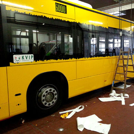 Fahrzeugwerbung: Beklebung eines Passagierbusses. Produziert von Trend Beschriftungen und Werbetechnik aus Uetersen.
